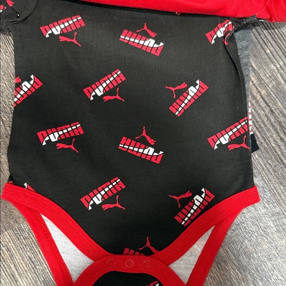 4 pack Puma Bold Red baby Bodysuit - Picture 3 of 7